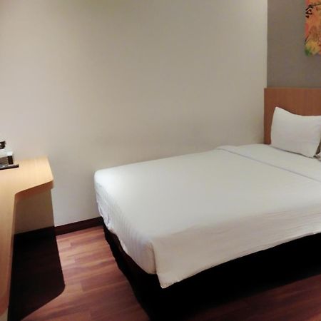 Vinotel Сиребон Екстериор снимка