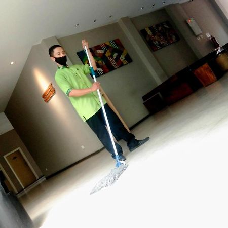 Vinotel Сиребон Екстериор снимка