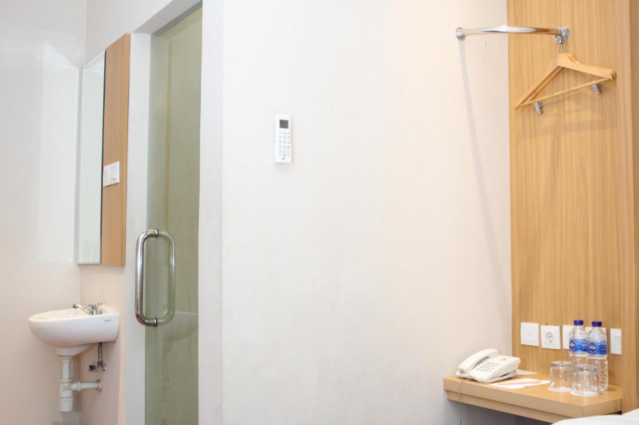 Vinotel Сиребон Екстериор снимка