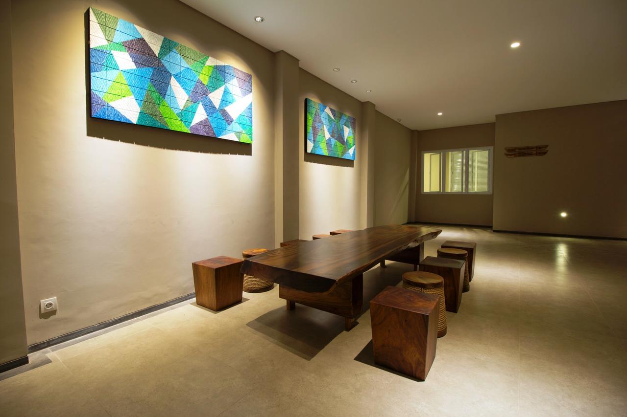 Vinotel Сиребон Екстериор снимка
