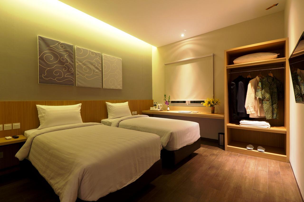 Vinotel Сиребон Екстериор снимка