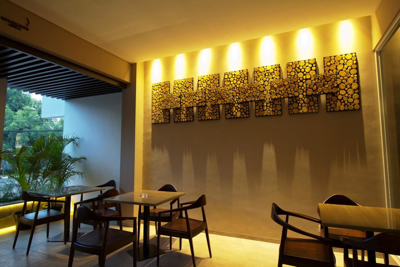 Vinotel Сиребон Екстериор снимка