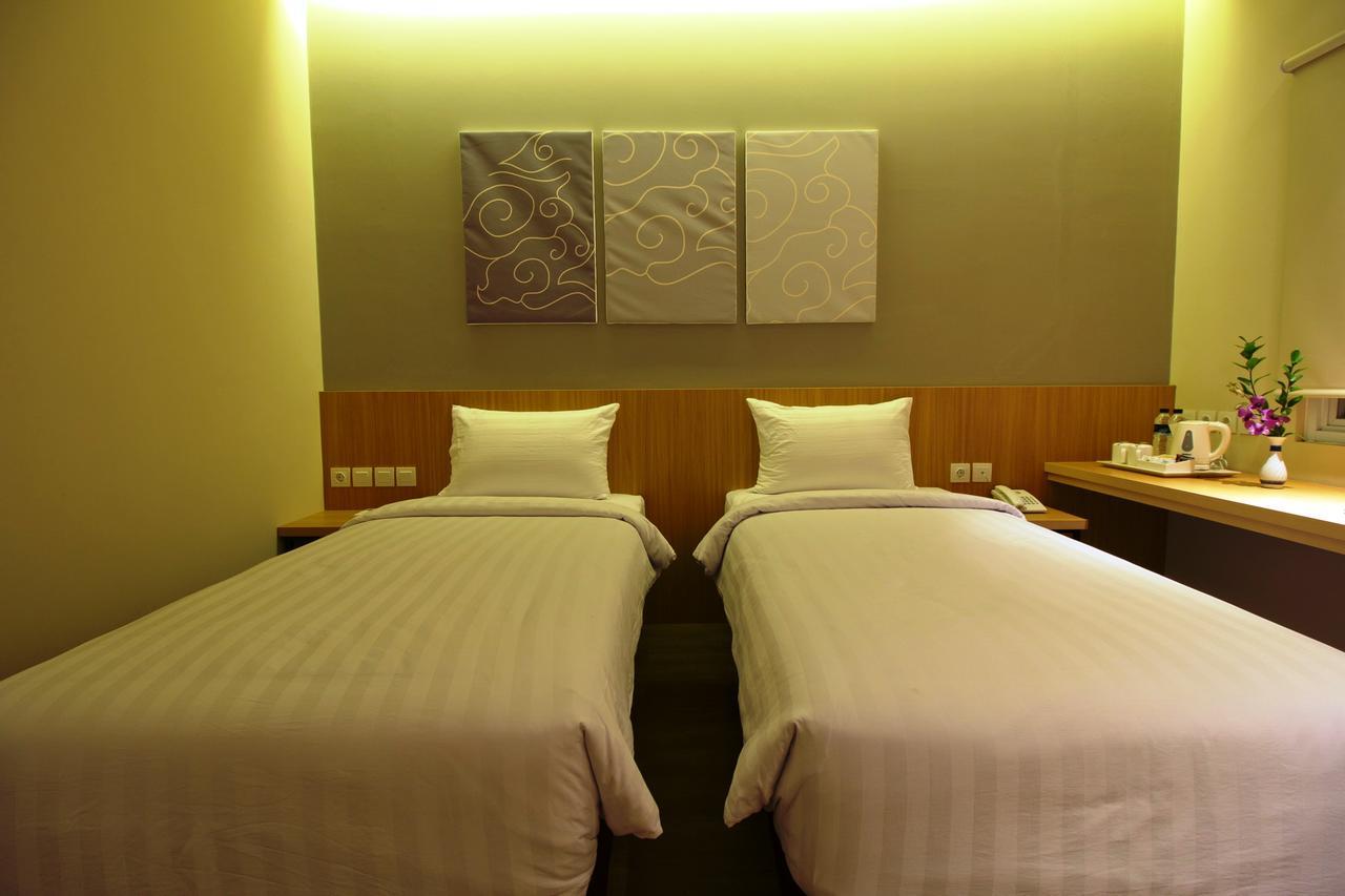 Vinotel Сиребон Екстериор снимка