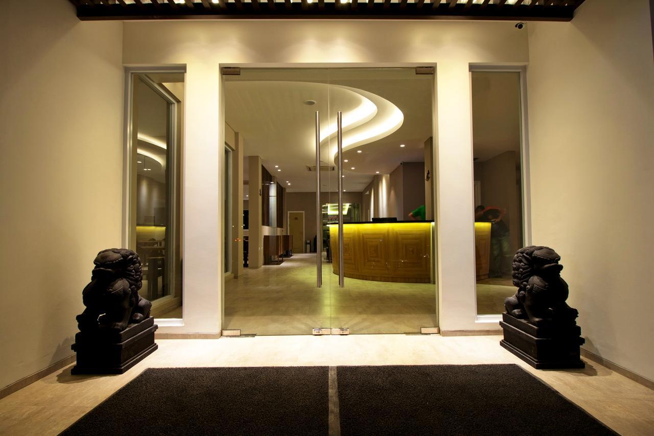Vinotel Сиребон Екстериор снимка