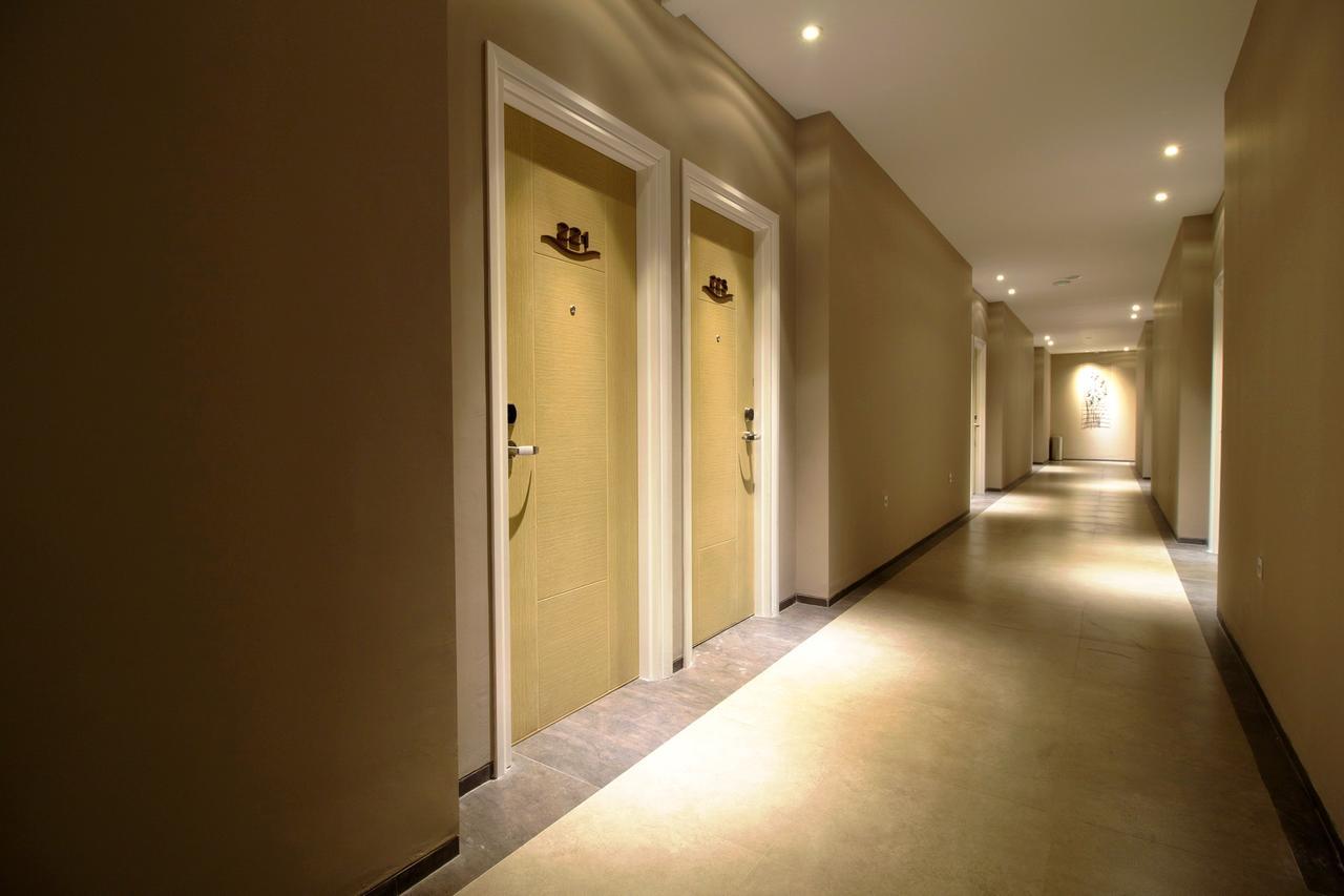 Vinotel Сиребон Екстериор снимка