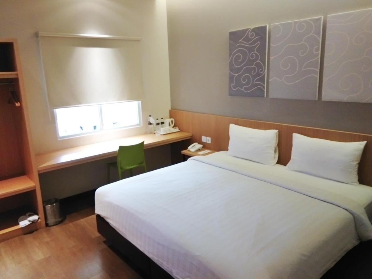 Vinotel Сиребон Екстериор снимка